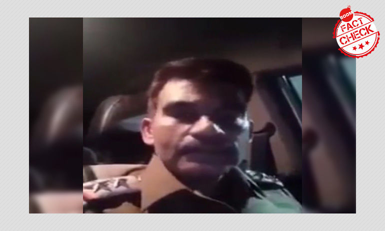 वर्दी में प्रदर्शनकारियों को धमकाता आदमी पूर्व पुलिस अधिकारी: दिल्ली पुलिस वर्दी में प्रदर्शनकारियों को धमकाता आदमी पूर्व पुलिस अधिकारी: दिल्ली पुलिस