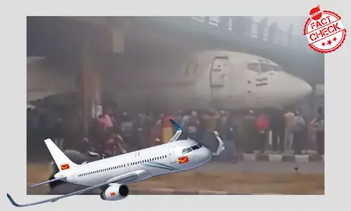 कल्पना: ट्रक पर फ्लाईओवर के नीचे फसा हुआ हवाईजहाज़ फ़र्ज़ी दावों का शिकार