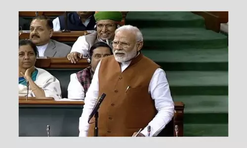 पीएम मोदी ने उमर अब्दुल्ला पर निशाना साधते हुए फ़ेकिंग न्यूज़ का हवाला दिया