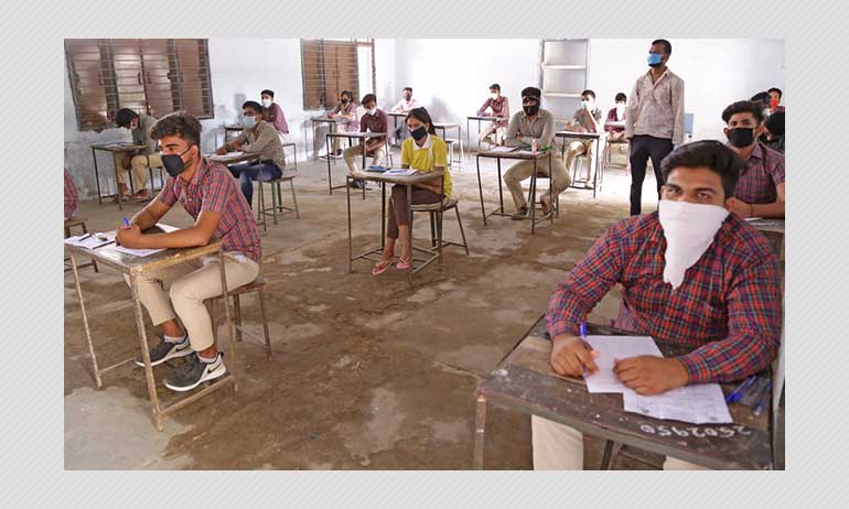 नीट और जेईई को लेकर क्या है विवाद? नीट और जेईई को लेकर क्या है विवाद?