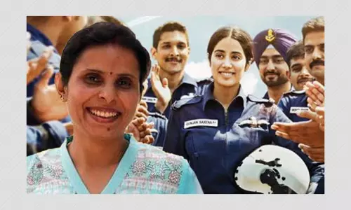 क्या गुंजन सक्सेना को फ़िल्म में शौर्य चक्र विजेता बताया गया है?