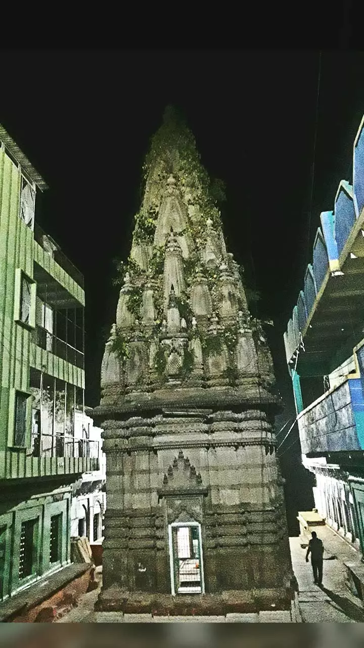 वेब सीरीज से इतर कैसा है मिर्ज़ापुर?