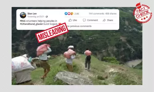 आरएसएस के बचाव कार्य की यह तस्वीर 2013 केदारनाथ त्रासदी की है