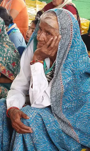 अंतराष्ट्रीय महिला दिवस पर अपने विचार रखती किसान प्रदर्शन में शरीक महिलाएं