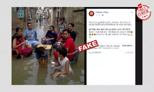 पानी में डूबी गली की ये तस्वीर दिल्ली की नहीं बल्कि पंजाब से है पानी में डूबी गली की ये तस्वीर दिल्ली की नहीं बल्कि पंजाब से है