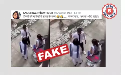 दिल्ली की गलियों में स्कूली बच्चों का रोमांस? नहीं, वीडियो स्क्रिप्टेड है