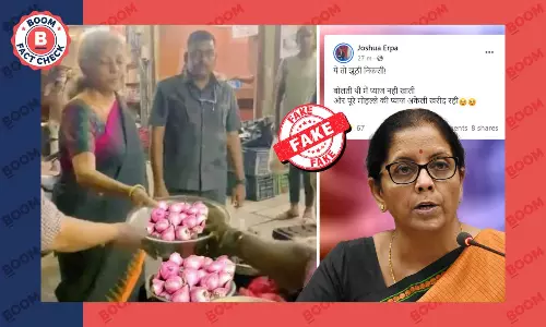 वित्त मंत्री निर्मला सीतारमण को प्याज़ खरीदते दिखाती फ़ोटोशॉप्ड तस्वीर वायरल