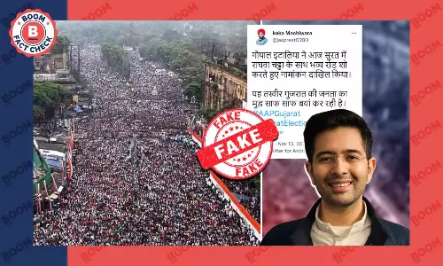 सूरत में आप नेता के रोड शो के रूप में शेयर की गई ये तस्वीर कोलकाता की है