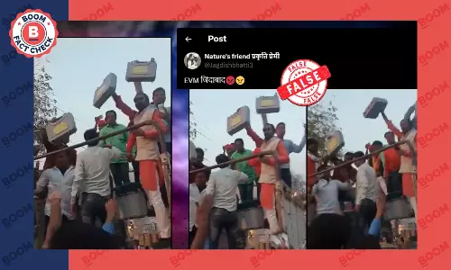 लोकसभा चुनाव 2024 के बीच गाड़ी में ईवीएम पकड़े जाने का पुराना वीडियो वायरल, जानें सच