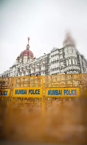 26/11: जब होटल ताज के बाहर 3 दिन तक खड़े रहे रतन टाटा