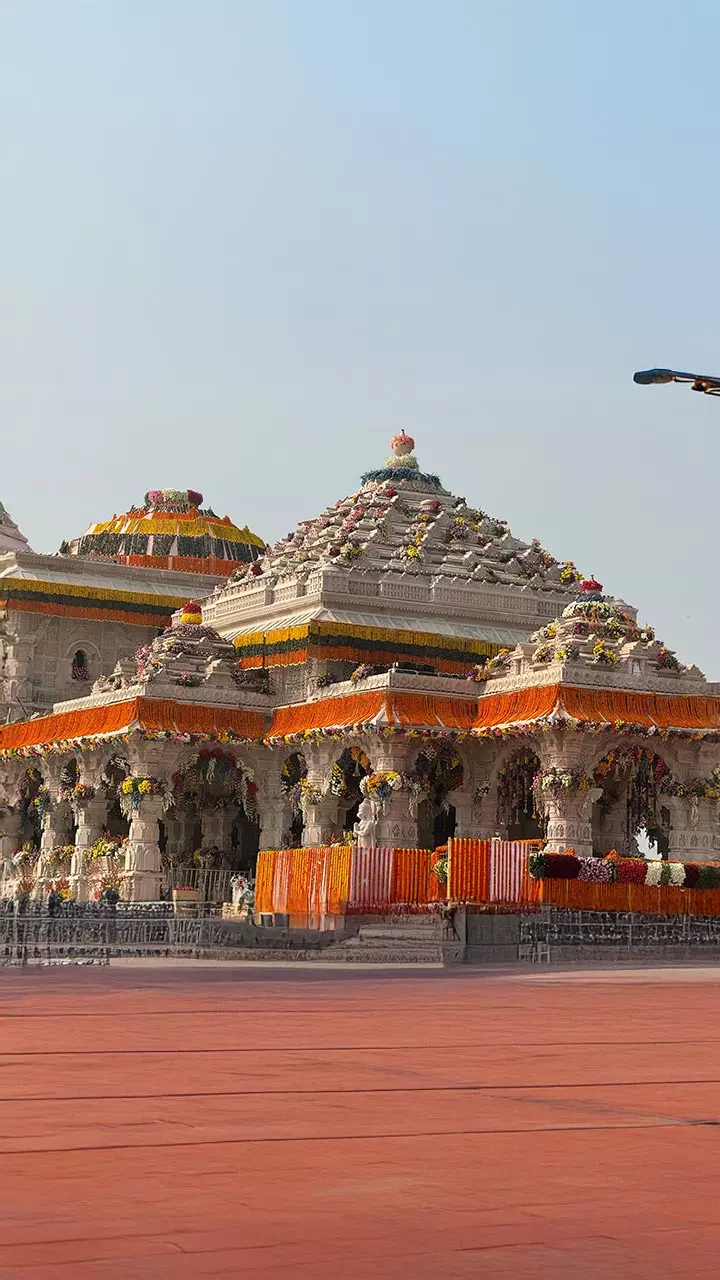 अयोध्या: राम मंदिर में कैमरे वाला चश्मा पहनने पर गिरफ्तारी, क्या है Meta स्मार्ट ग्लासेस, जानिए